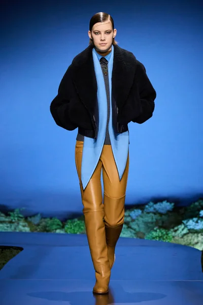 Look 13
